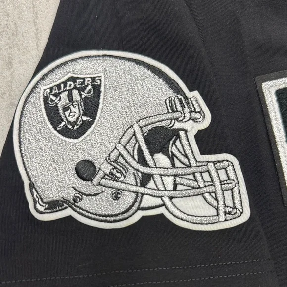 Pro standard Chenielle Patch Raiders Black T-Shirt - Picture 3 of 6